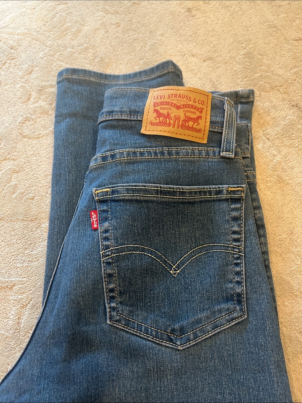 Levi's Women's Dark Blue Skinny Jeans with Signature Patch